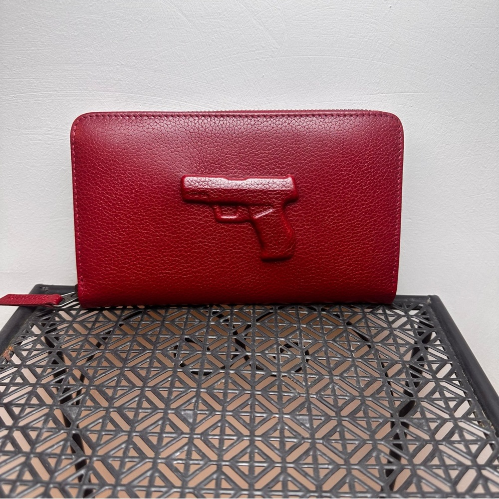 Vlieger & Vandam Zipped Wallet Ruby Red Wallet with Gun Design Barely Used